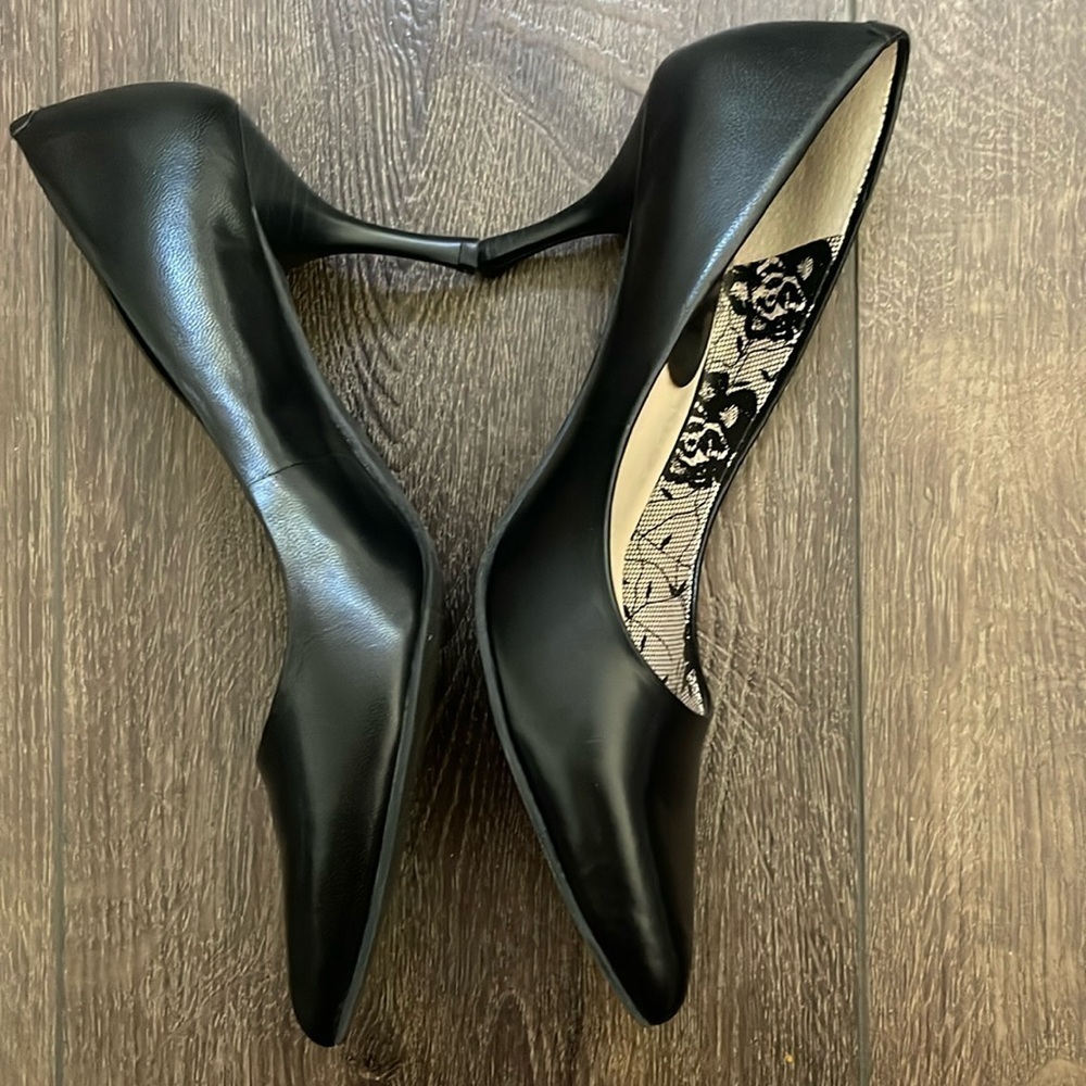 Nine & CO Black Heels - Picture 4 of 13
